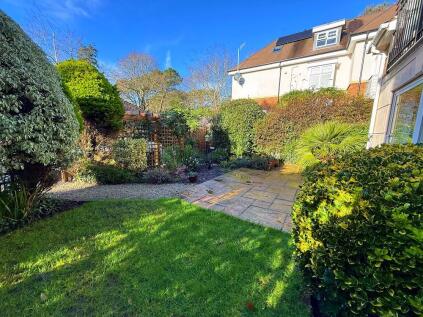 GARDEN FLAT, Kings Avenue, Penn Hill, BH14