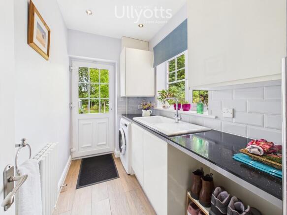 4 bed Detached for sale Image 9