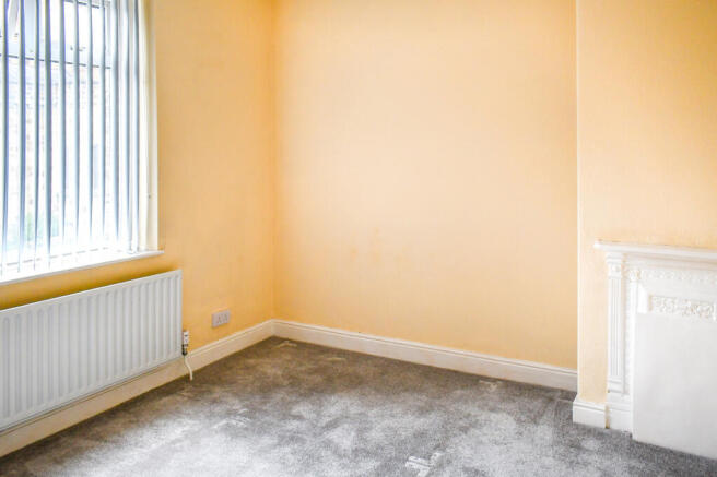 2 bed Terraced to rent Image 6