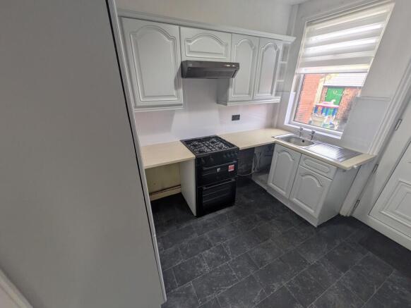2 bed Terraced to rent Image 4