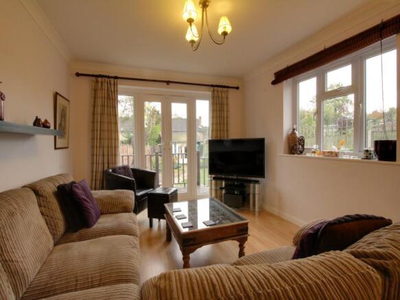 LOUNGE/DINING ROOM
