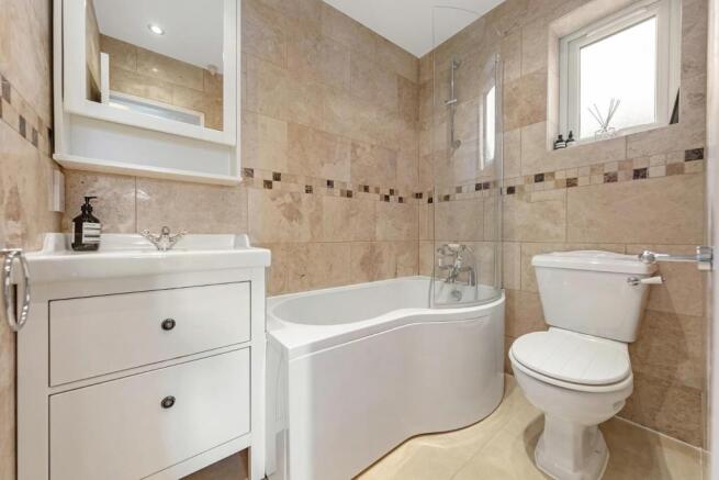Bathroom (2).jpg