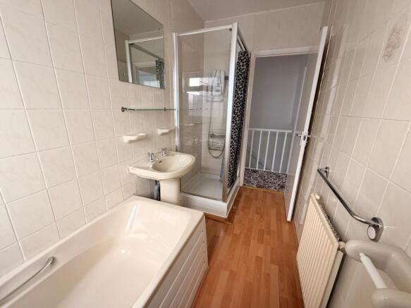 3 bed House to rent Image 9