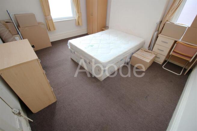7 bed House to rent Image 6