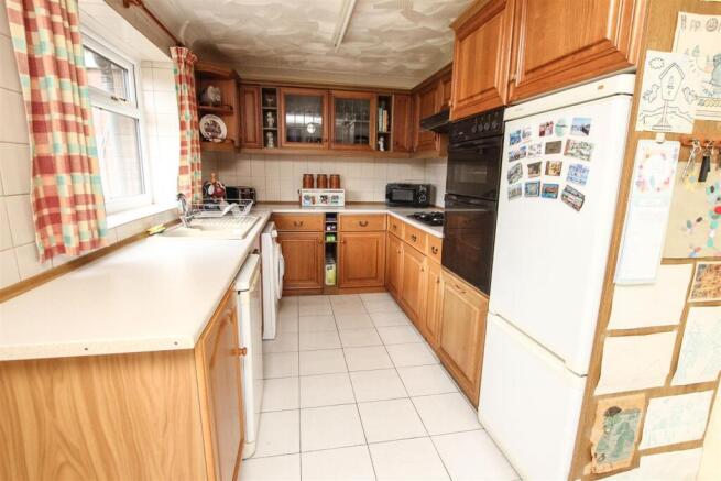 3 bed Semi-Detached for sale Image 4