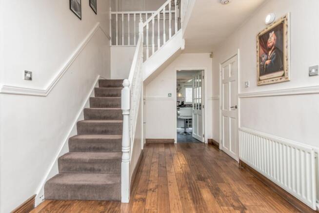 5 bed Detached for sale Image 12