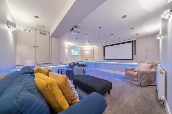 5 bed Terraced for sale Image 7