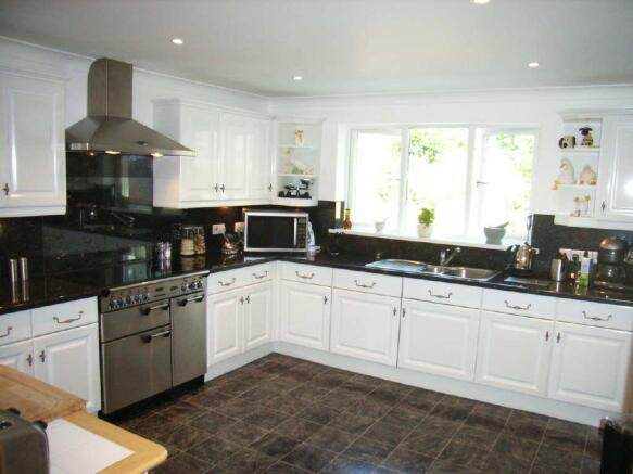 KITCHEN/BREAKFAST ROOM