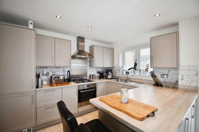 4 bed Detached for sale Image 8