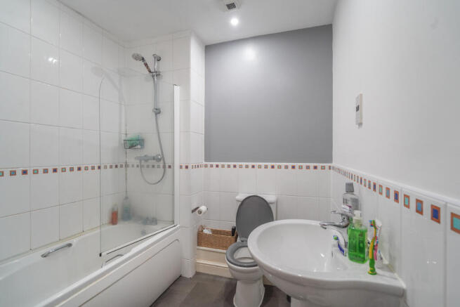 2 bed Flat for sale Image 7