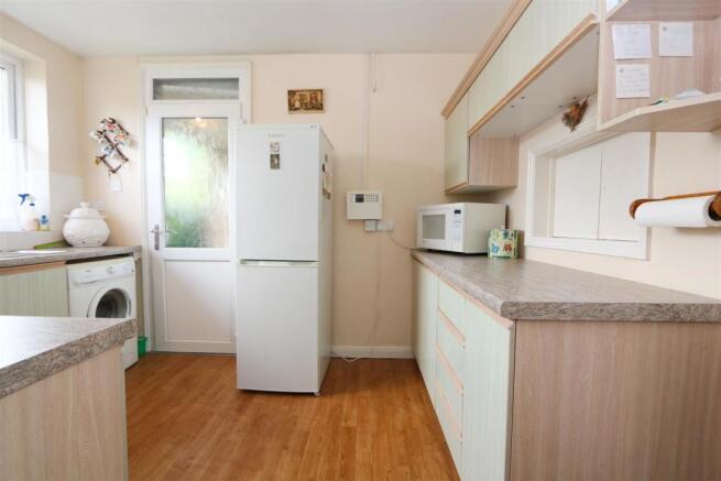 Kitchen 2.jpg