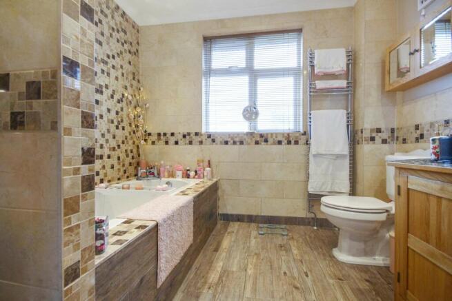 Ensuite to Bed 1