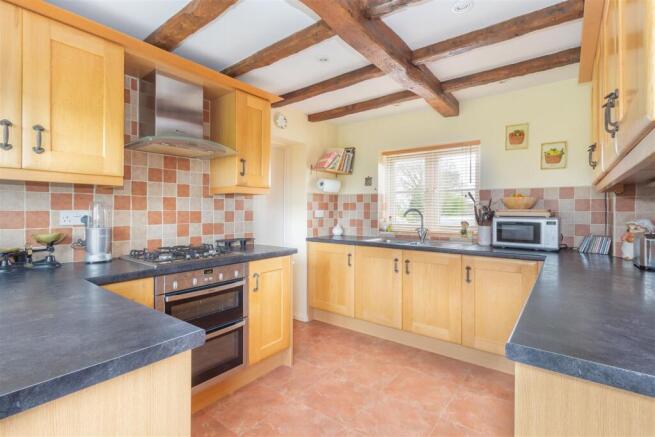 kitchen1-2.jpg