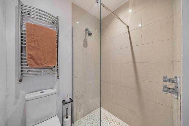 Utility Shower W.C (1)
