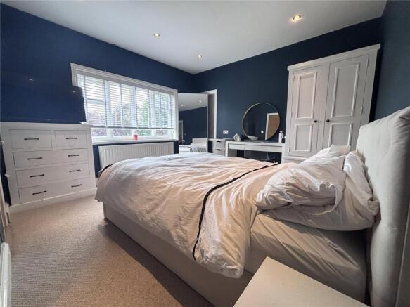 5 bed Detached for sale Image 11