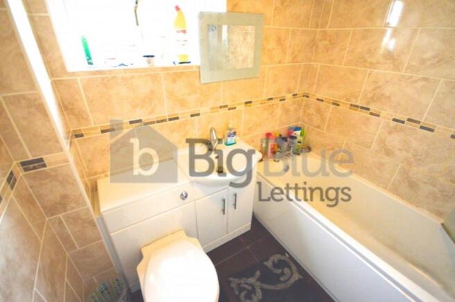 3 bed House Share to rent Image 11