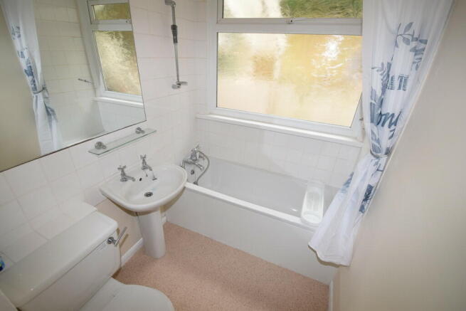 DSC_1458 bathroom