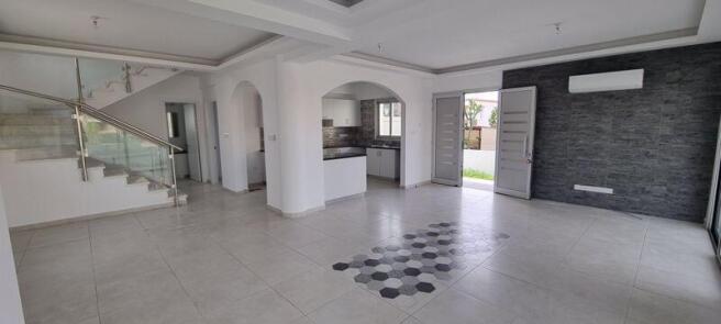 Entrance and living