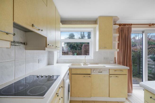 1 Denise Court, Eton Avenue - ZaG3VftEFjKuNGg3Olin
