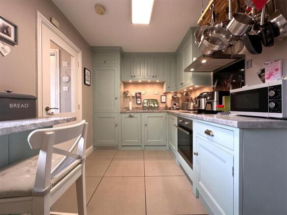 Bespoke Dining Kitchen 390