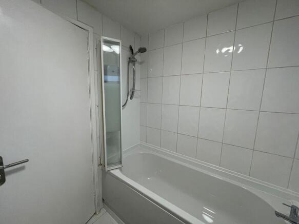 2 bed Apartment to rent Image 7