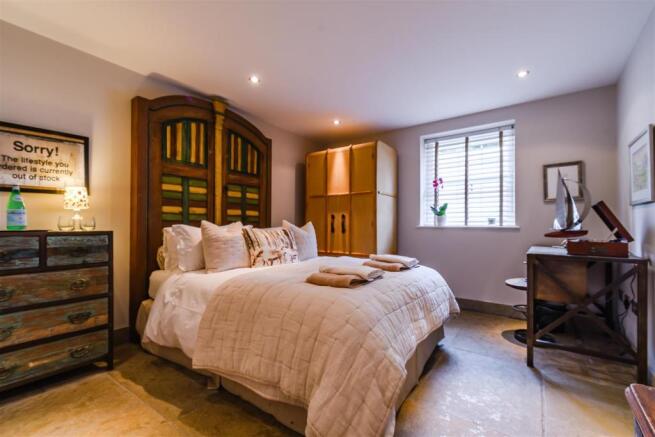 8424613-interior31.jpg