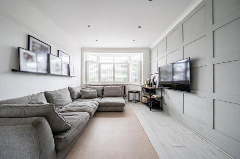 Amery Gardens, Romford, RM2
