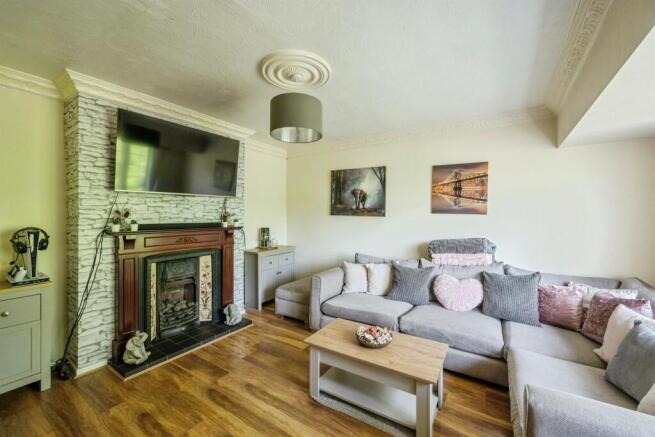 3 bed Semi-Detached for sale Image 5