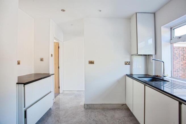 3 bed Semi-Detached for sale Image 6