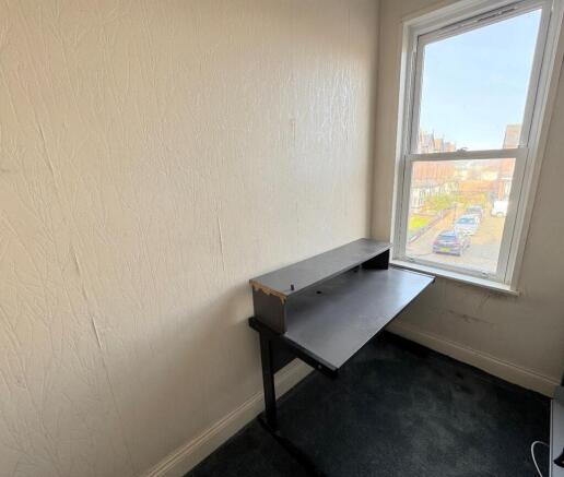 BEDROOM (FRONT)