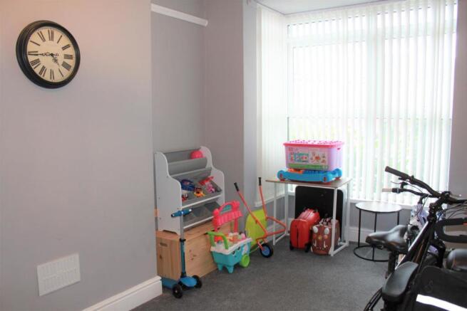 SITTING ROOM/BEDROOM 4