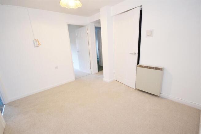 2 bed Flat for sale Image 8
