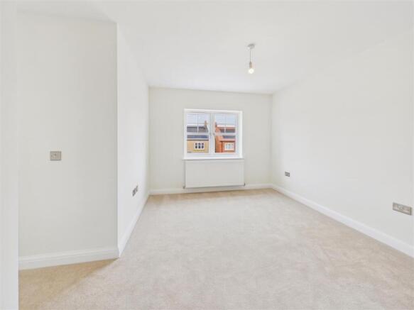 4 bed Detached for sale Image 9