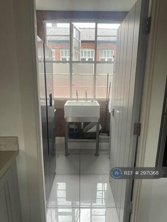 2 bed Penthouse to rent Image 4
