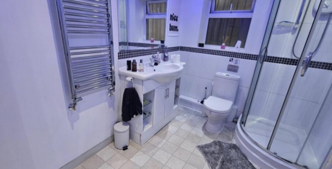 4 bed Apartment to rent Image 7