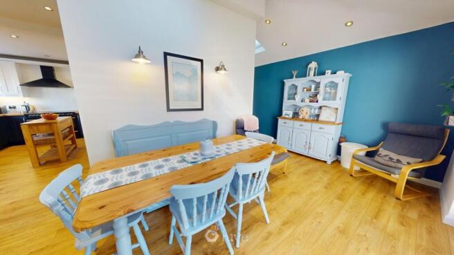4 bed Semi-Detached for sale Image 9