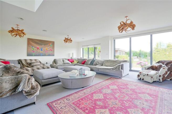 4 bed Detached for sale Image 11
