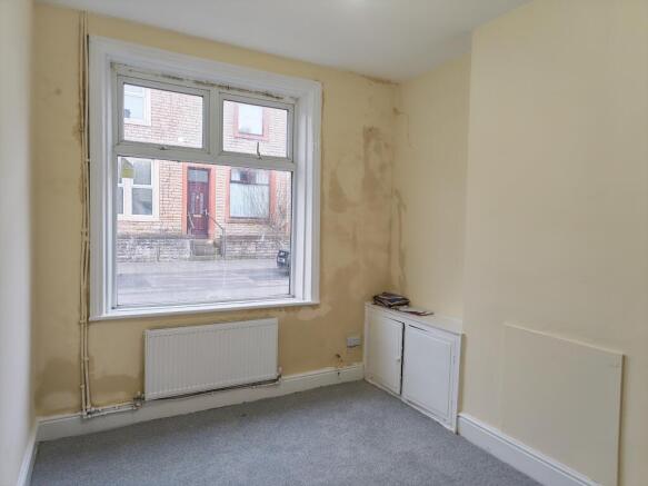 BB11 3LF 100 Dall Street Burnley Living Room1 01.jpg T202601292010.jpg