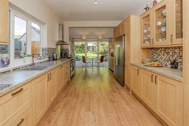 Kitchen 1 STPP7122.jpg