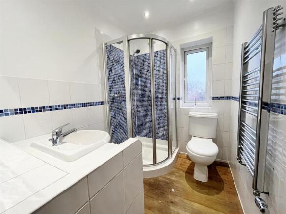 SHOWER ROOM/WC