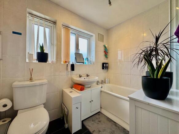 Hollybush Road, Luton, LU2 photo 4