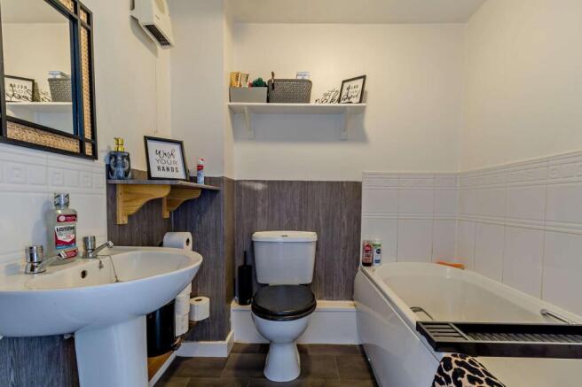 2 bed Flat for sale Image 9