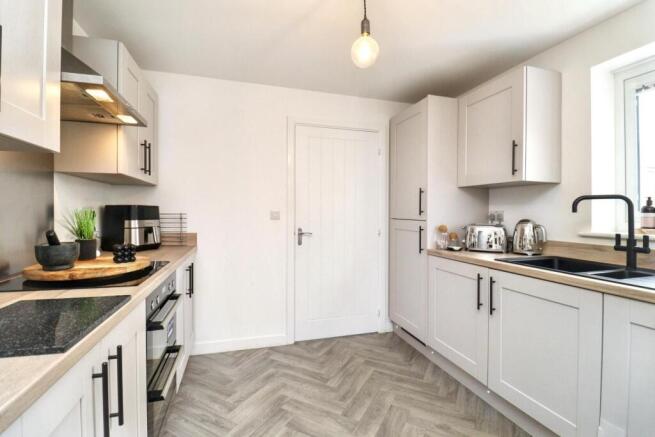 5 bed Detached for sale Image 4