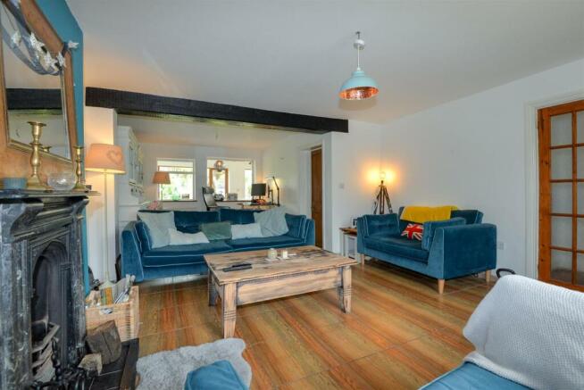 Living Room 2.jpg