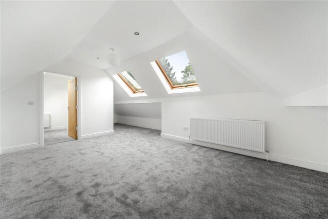 5 bed Detached for sale Image 7