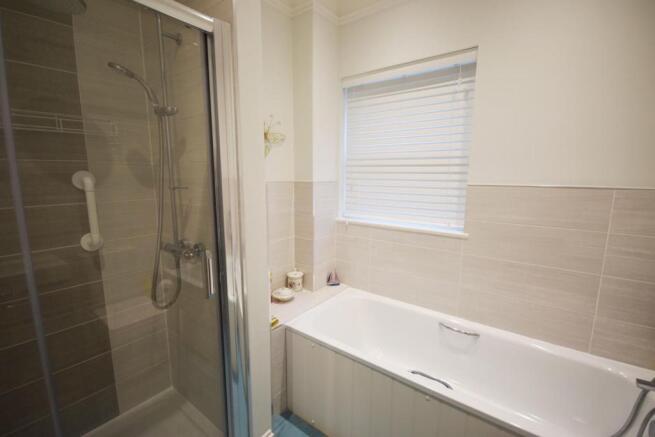 BATHROOM (3).JPG