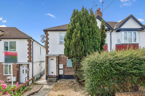 Cardrew Close, London, N12