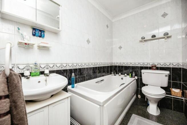 2 bed Terraced for sale Image 6