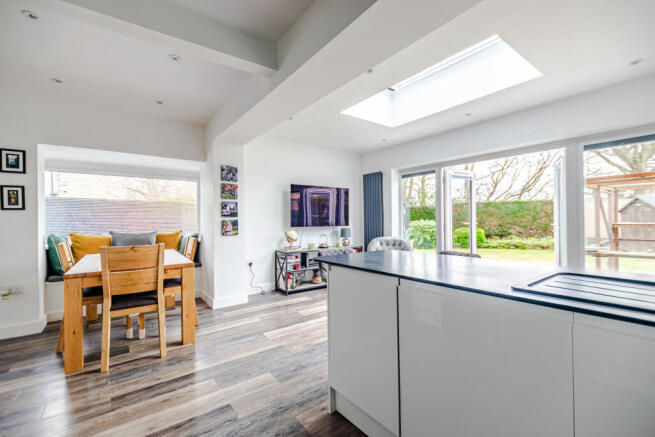 3 bed Semi-Detached for sale Image 6