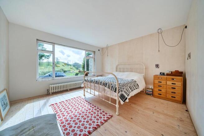 Bedroom 1.jpg